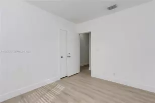 16049 NE 9th Pl, North Miami Beach, FL 33162 - Photo 23