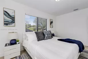 16049 NE 9th Pl, North Miami Beach, FL 33162 - Photo 17