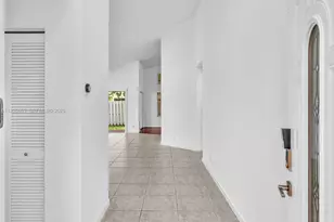 255 Somerset Way, Weston, FL 33326 - Photo 3