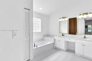 255 Somerset Way, Weston, FL 33326 - Photo 25