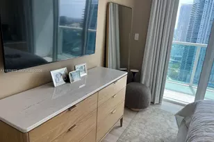 31 SE 5th St, Miami, FL 33131 - Photo 13