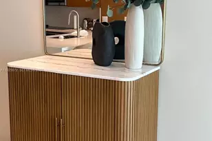 31 SE 5th St, Miami, FL 33131 - Photo 5