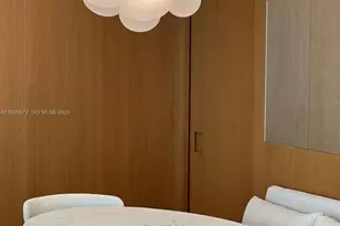 31 SE 5th St, Miami, FL 33131 - Photo 7