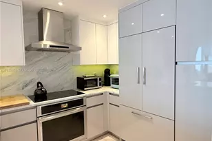 225 Collins Ave, Miami Beach, FL 33139 - Photo 11