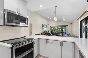 371 Fairway Cir, Weston, FL 33326 - Photo 9