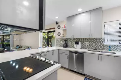 371 Fairway Cir #56, Weston, FL 33326 - Photo 21