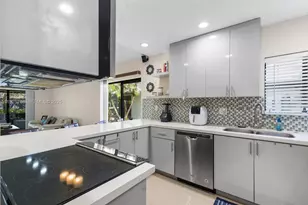 371 Fairway Cir, Weston, FL 33326 - Photo 21