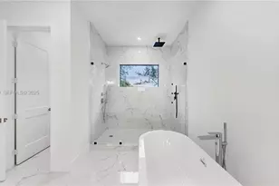 13083 Davie Oaks Dr, Davie, FL 33325 - Photo 9