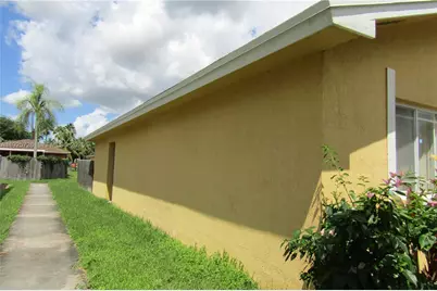 942 SW 8th Pl, Florida City, FL 33034 - Photo 11