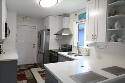 942 SW 8th Pl, Florida City, FL 33034 - Photo 13