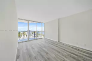 7601 E Treasure Dr, North Bay Village, FL 33141 - Photo 25