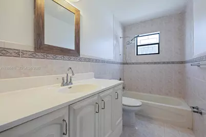 9098 NW 114th St, Hialeah Gardens, FL 33018 - Photo 15