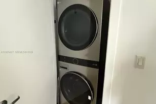 1060 Brickell Ave, Miami, FL 33131 - Photo 9