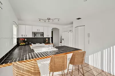 1256 NW 125th Ter, Sunrise, FL 33323 - Photo 11