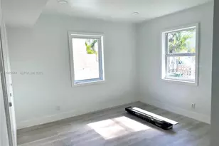 1703 NW 34th Ave, Miami, FL 33125 - Photo 7