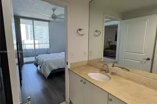 170 SE 14th St, Miami, FL 33131 - Photo 15