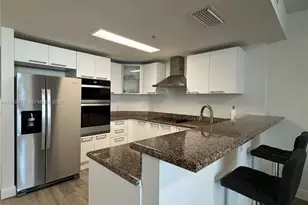 170 SE 14th St, Miami, FL 33131 - Photo 5