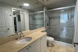 170 SE 14th St, Miami, FL 33131 - Photo 13