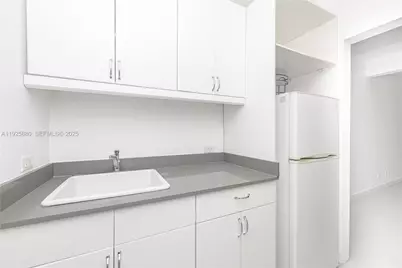 6944 Byron Ave #6, Miami Beach, FL 33141 - Photo 5