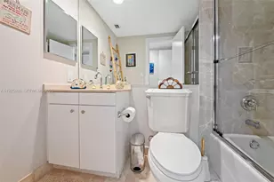 19333 E Collins Ave, Sunny Isles Beach, FL 33160 - Photo 25
