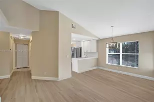 9012 S Lake Park Cir S, Davie, FL 33328 - Photo 15