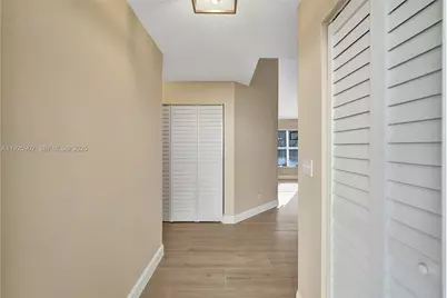 9012 S Lake Park Cir S, Davie, FL 33328 - Photo 49