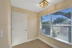 9012 S Lake Park Cir S, Davie, FL 33328 - Photo 25