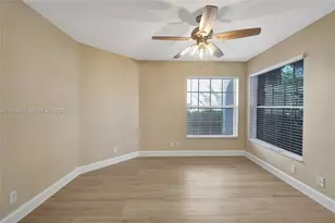 9012 S Lake Park Cir S, Davie, FL 33328 - Photo 35