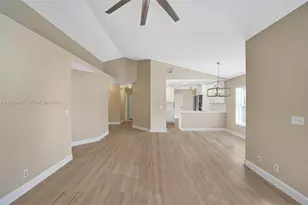 9012 S Lake Park Cir S, Davie, FL 33328 - Photo 11