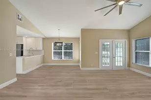 9012 S Lake Park Cir S, Davie, FL 33328 - Photo 9