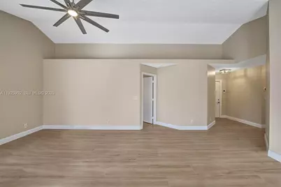 9012 S Lake Park Cir S, Davie, FL 33328 - Photo 13