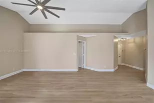 9012 S Lake Park Cir S, Davie, FL 33328 - Photo 13