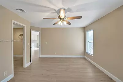 9012 S Lake Park Cir S, Davie, FL 33328 - Photo 41