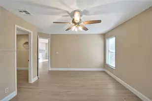 9012 S Lake Park Cir S, Davie, FL 33328 - Photo 41