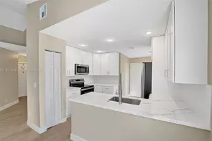 9012 S Lake Park Cir S, Davie, FL 33328 - Photo 5