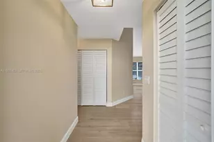 9012 S Lake Park Cir S, Davie, FL 33328 - Photo 27