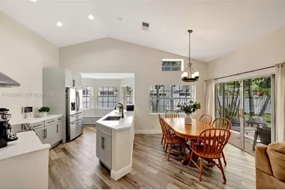 396 Bedford Ave, Weston, FL 33326 - Photo 17