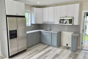 1147 NE 113th St, Miami, FL 33161 - Photo 3