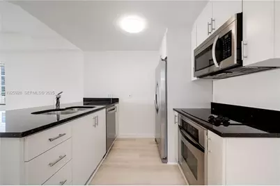 1712 SW 2nd Ave #802, Miami, FL 33129 - Photo 3