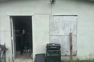 645 NW 2nd St, Florida City, FL 33034 - Photo 3