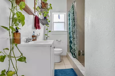2271 SW 11th St, Miami, FL 33135 - Photo 11