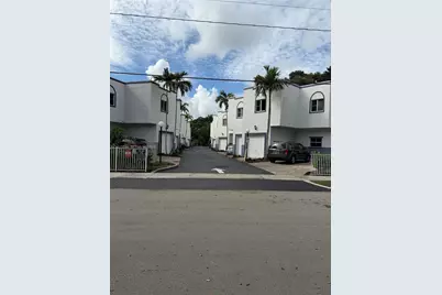 2927 SW 18th Ter, Fort Lauderdale, FL 33315 - Photo 1