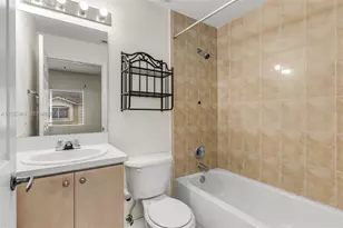 7995 NW 8th St, Miami, FL 33126 - Photo 21