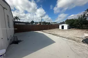 659 E 19th St, Hialeah, FL 33013 - Photo 17