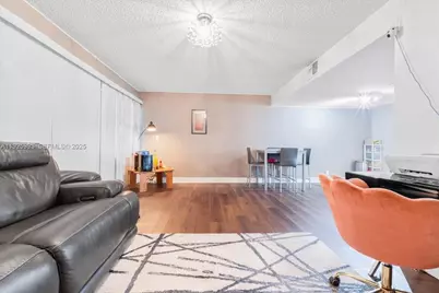 8105 Lagos De Campo Blvd #J-2, Tamarac, FL 33321 - Photo 7