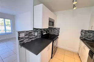 1400 N 70th Way, Hollywood, FL 33024 - Photo 9