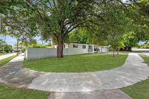 12995 NE 5th Ave, North Miami, FL 33161 - Photo 5