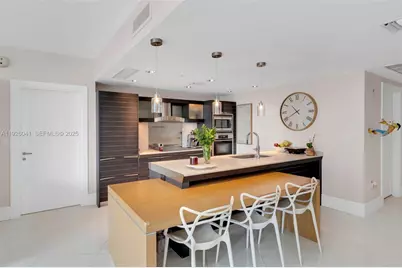 200 Biscayne Boulevard Way #3108, Miami, FL 33131 - Photo 11