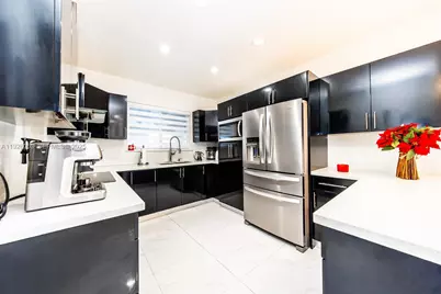 9365 SW 44th St, Miami, FL 33165 - Photo 11