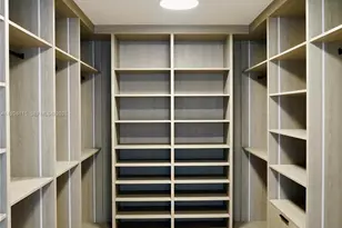 1041 N Venetian Dr, Miami, FL 33139 - Photo 31